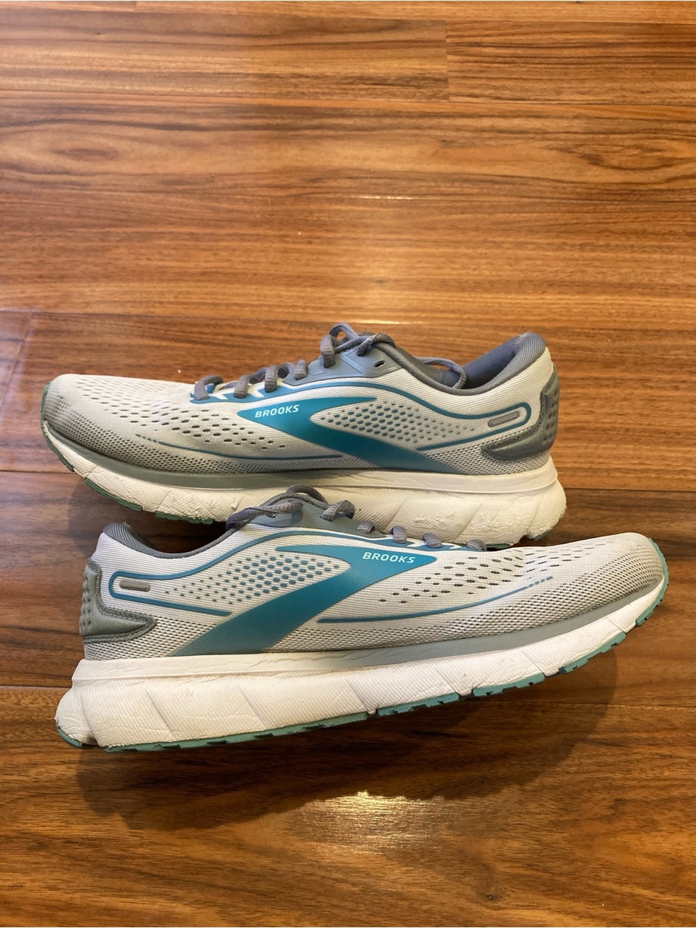 Brooks Trace 2 Womens Size 9.5BGray Blue Athletic Running Walking Shoes Sneakers